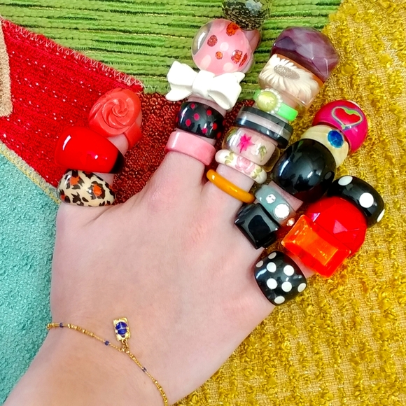 Welcome to my closet 🌹🌿 - Picture 8 of 16